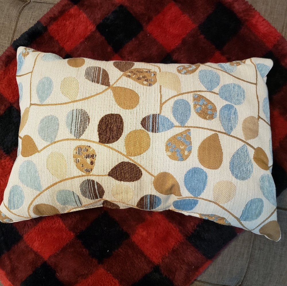 12 x 20 throw pillow/qty 4